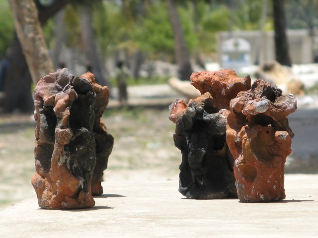 © Wilhelm Roseneder. Zanzibarische Kunstgriffe/Zanzibarian Kunstgriffe. Gebrannter Ton/Fired clay, ca. 20 cm high. Jambiani, Zanzibar, Tanzania, Africa 2011 