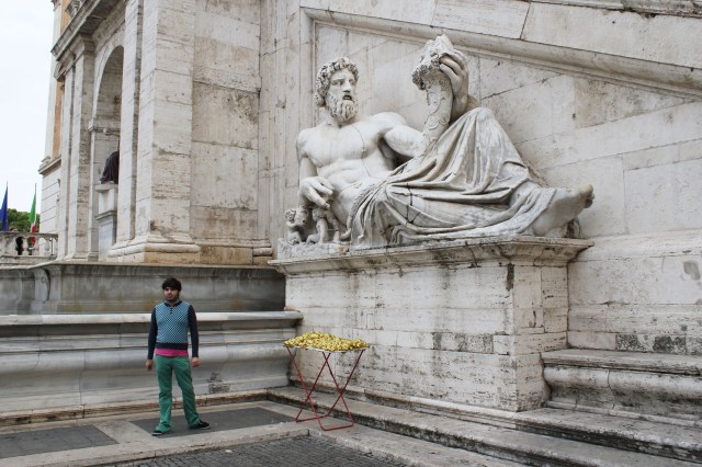 © Renate Egger and Wilhelm Roseneder. Goldene Erweiterung/Golden expansion. Street art project. Artist in Residence. Palazzo dei Senatori, Rome, Italy, October 2011