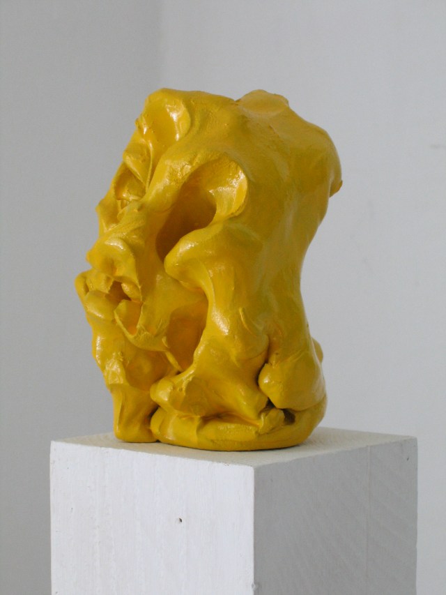 © Wilhelm Roseneder. Gelber Kunstgriff, 2003. Ungebrannter Ton, Lack/Varnish on non-fired clay.
