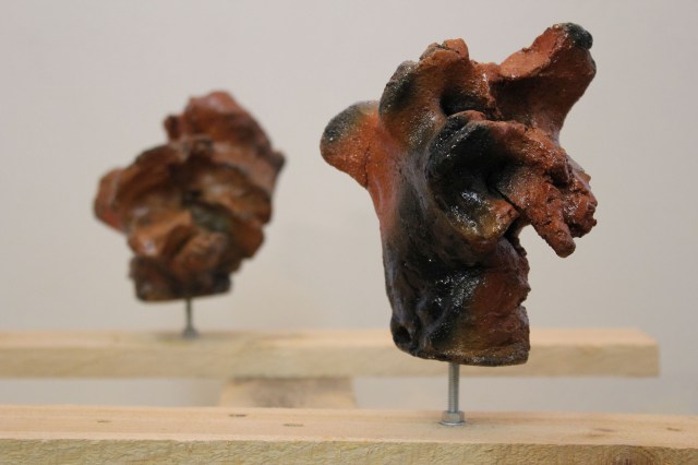 © Wilhelm Roseneder. Zanzibarische Kunstgriffe/Zanzibarian Kunstgriffe, 2010. Varnish on fired clay, ca. 14 cm high