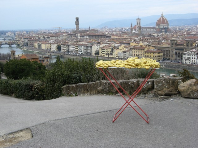 © Renate Egger and Wilhelm Roseneder. Goldene Erweiterung/Golden expansion. Street art project. Florence, Italy 2011 