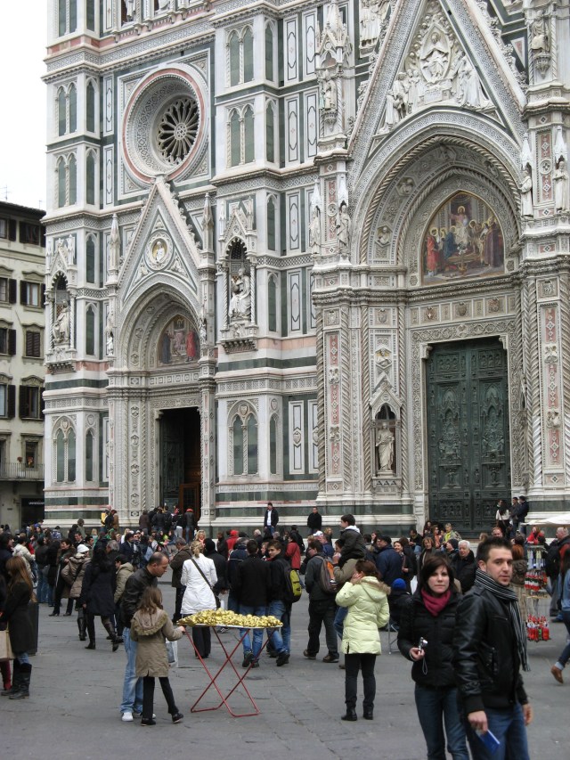 © Renate Egger and Wilhelm Roseneder. Goldene Erweiterung/Golden expansion. Street art project. Florence, Italy 2011