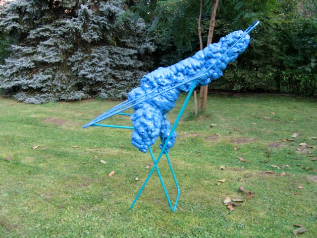© Wilhelm Roseneder. Blaue Erweiterung/Blue expansion, 2005. Polyurethan, Acryllack auf Metall (Wäschetrockner)/Polyurethane, acrylic varnish on metal (clothes- dryer), 1.56x1.40x70 cm