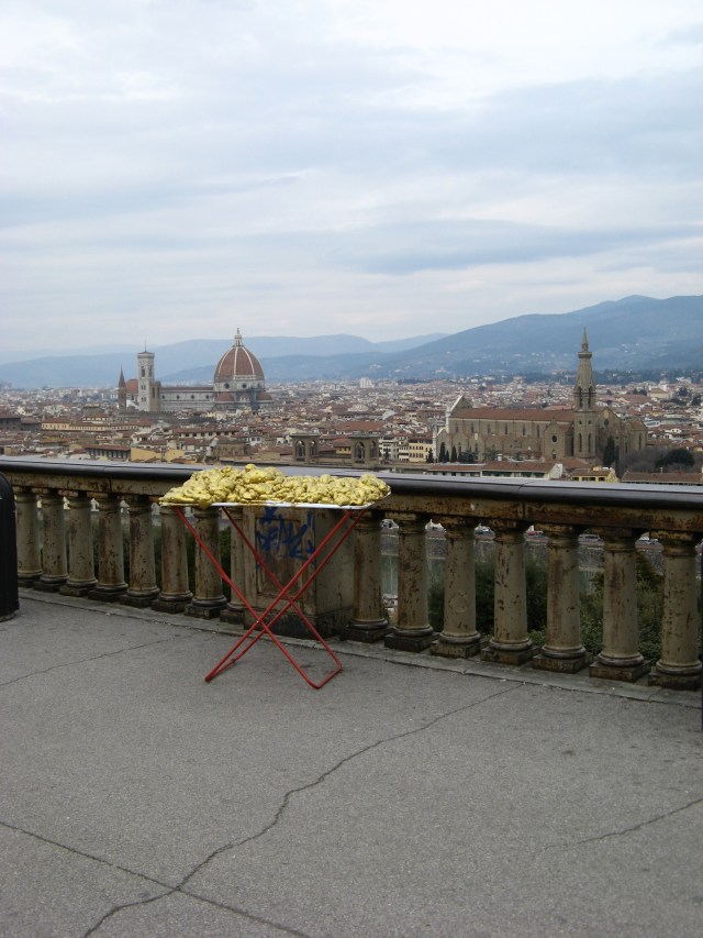 © Renate Egger and Wilhelm Roseneder. Goldene Erweiterung/Golden expansion. Street art project. Artour-o il must. Florence, Italy 2011