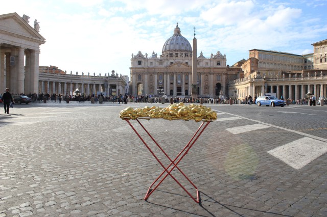 © Renate Egger and Wilhelm Roseneder. Goldene Erweiterung/Golden expansion. Street art project - temporary installation in public space. Artist in Residence. Vatican. Rome, Italy, 2011
