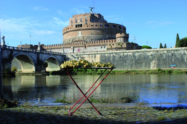 © Renate Egger and Wilhelm Roseneder. Goldene Erweiterung/Golden expansion. Street art project - temporary installation in public space. Artist in Residence. Castel S`Angelo, Tiber. Rome, Italy, 2011